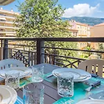 Splendide 2 Pieces Vue Jardin, Calme, Plein Centre