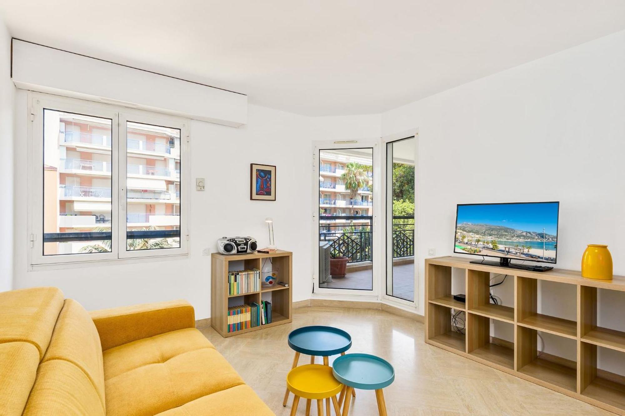 Splendide 2 Pieces Vue Jardin, Calme, Plein Centre Appartement *