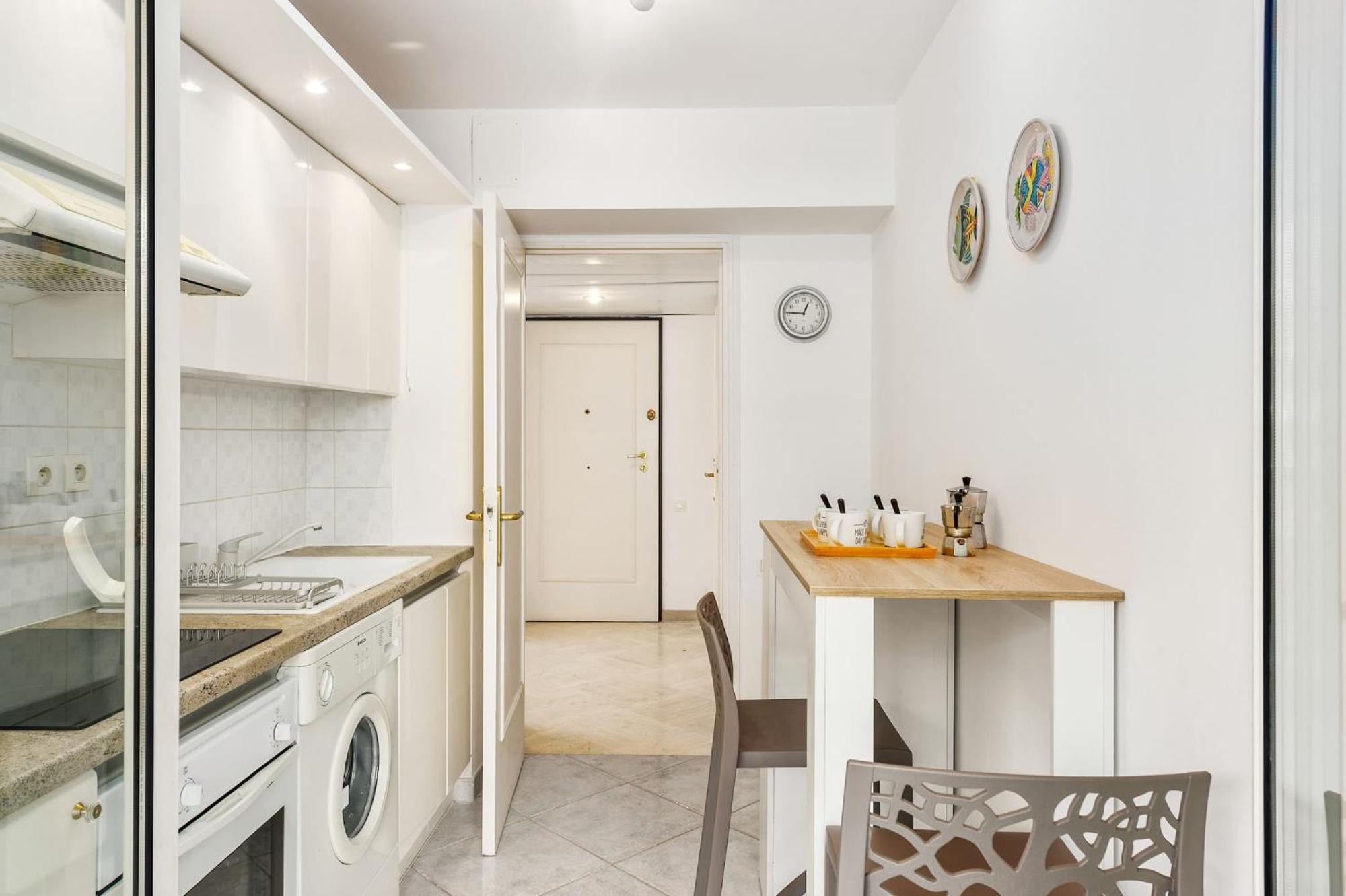 Appartement Splendide 2 Pieces Vue Jardin, Calme, Plein Centre Menton