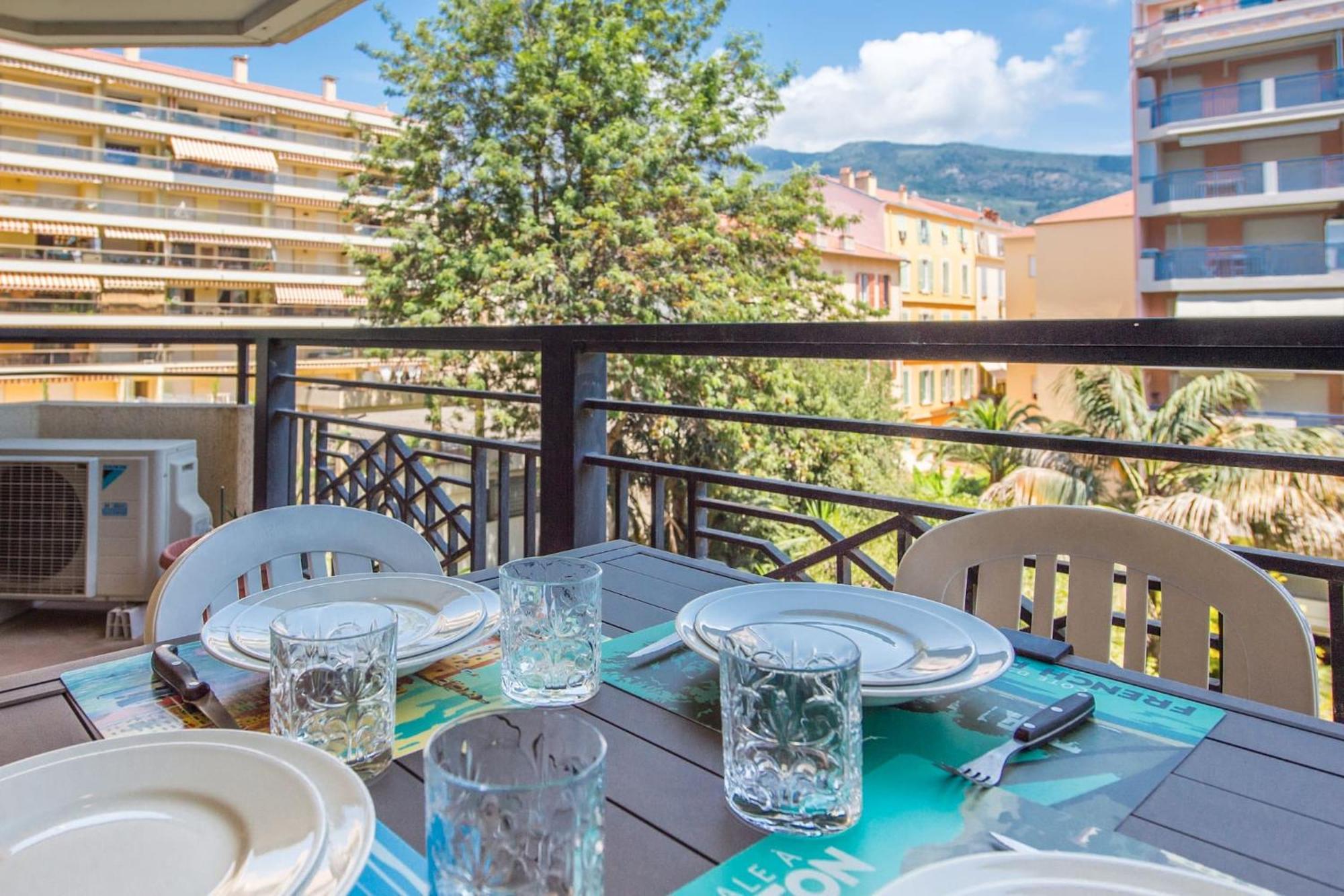 Appartement Splendide 2 Pieces Vue Jardin, Calme, Plein Centre *
