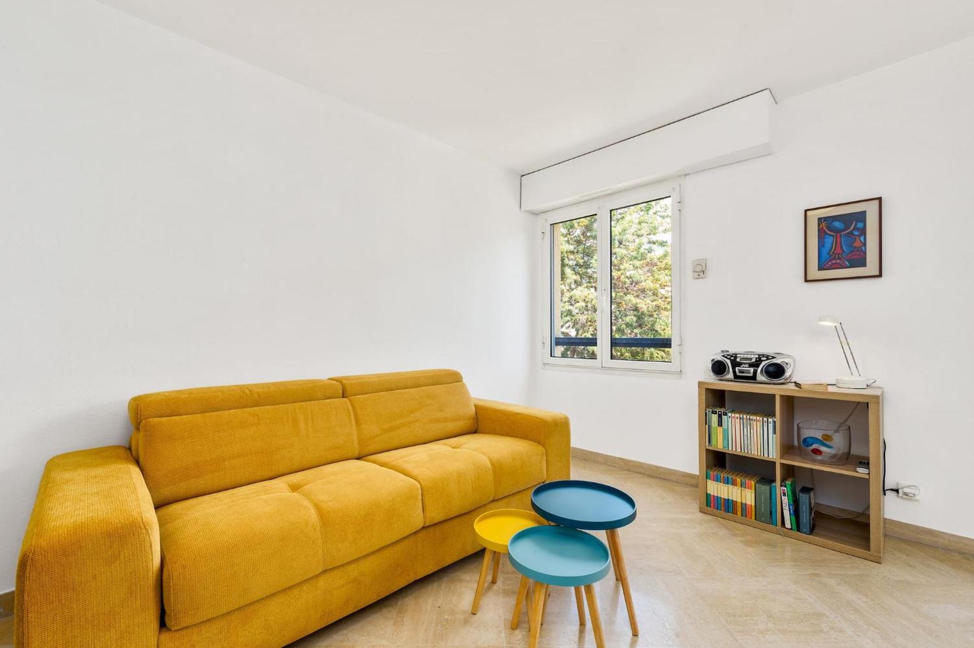 Splendide 2 Pieces Vue Jardin, Calme, Plein Centre Appartement