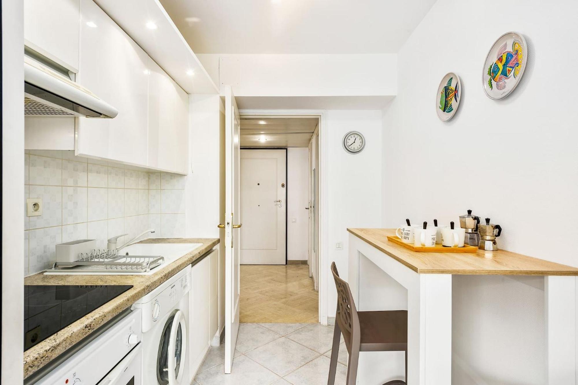Appartement Splendide 2 Pieces Vue Jardin, Calme, Plein Centre *